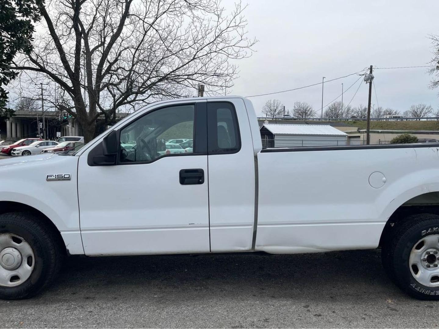 2005 WHITE /Grey Ford F-150 XL (1FTRF12W75N) with an 4.6 V8 engine, Automatic transmission, located at 5700 Curlew Drive, Norfolk, VA, 23502, (757) 455-6330, 36.841885, -76.209412 - Photo#6